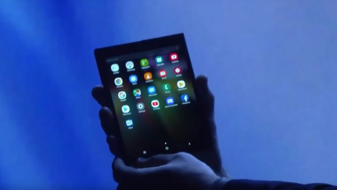 Samsung-Galaxy-F-Foldable-AMOLED-in-action